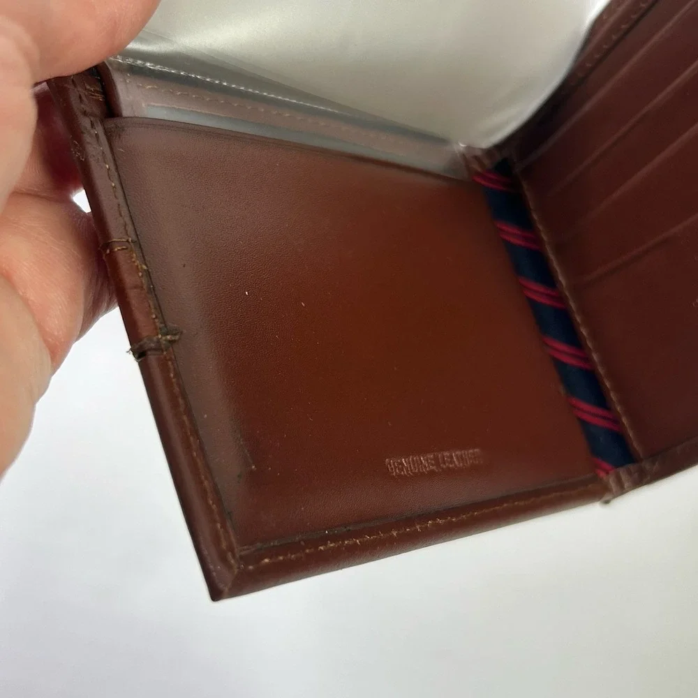 Tommy Hilfiger Mens Leather Billfold Wallet Flip ID Passcase Brown Logo FLAWS**